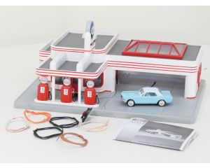 Schaal 0 RailKing 30-9106 ESSO operating gas station #8357