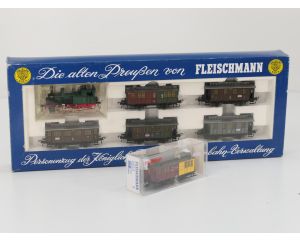 Schaal H0 Fleischmann NEW OLD STOCK COMPLETE SET 4882 en 5825 Die alten Preußen von Fleischmann - Personenzug der KPEV met postwagen #9446