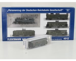 Schaal H0 Fleischmann NEW OLD STOCK COMPLETE SET 4912 en 85 5864 "Personenzug BR 86" van de DRG #9451