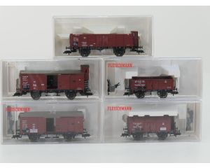 Schaal H0 Fleischmann NEW OLD STOCK COMPLETE SET 4883, 5811, 5816, 5832, 5833 en 5834 set "Die alten Preußen von Fleischmann" met goederenwagons van de KPEV #9455