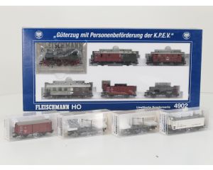 Schaal H0 Fleischmann NEW OLD STOCK COMPLETE SET 4902, 85 5825, 85 5826, 85 5826 en 85 5827 "Güterzug mit Personenbeförderung" van de KPEV #9456