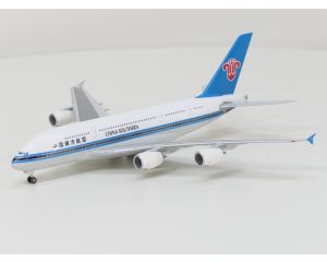 Schaal 1:200 Herpa 551403 Airbus A380-800 China Southern Airlines Reg. NA #9885