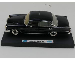 Schaal 1:18 Revell Mercedes-Benz 300 SE #3177
