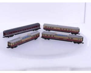 Schaal N Minitrix 3018 Passagierswagen, Minitrix 3019 2 x Passagierswagen met panoramadak van de DB en een Minitrix 3095 Slaapwagen van de DSG #4766