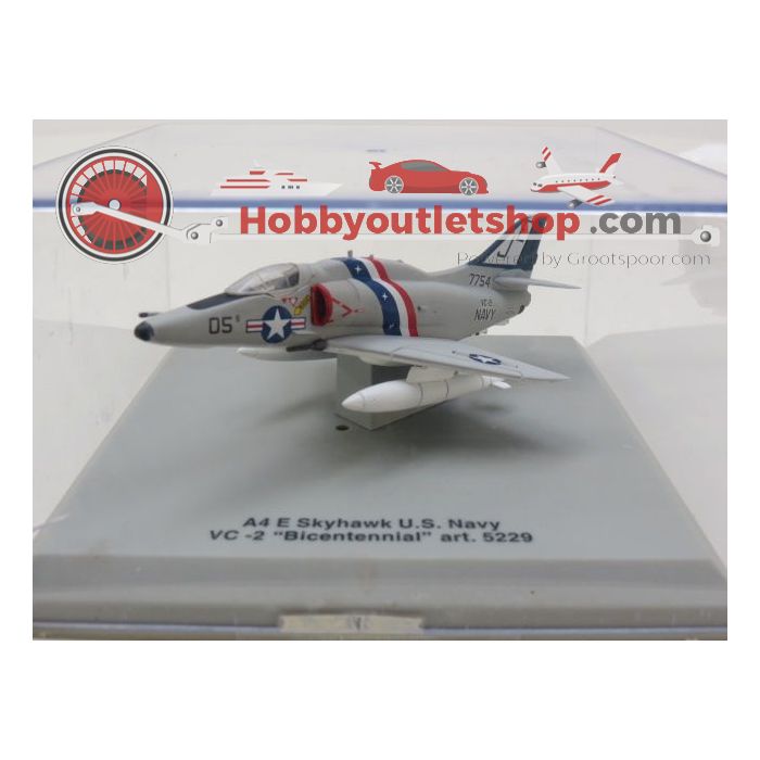 Schaal 1:100 Dambusters A4 E Skyhawk U.S. Navy VC-2 ''Bicentennial'' Art. Nr. 5229 #88