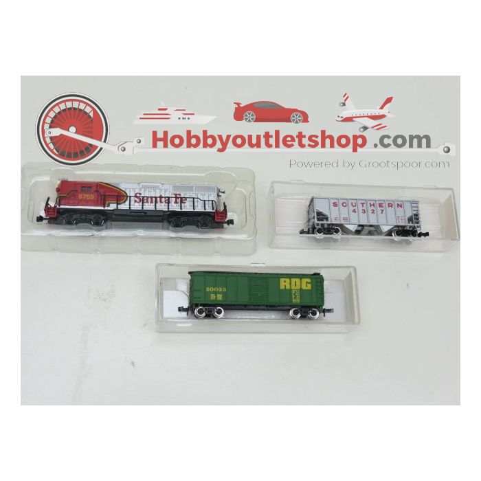 Schaal N Bachmann 61252 & Model Power 3421 / 3445, EMD GP50 #8759 Sante Fe, RDG Boxcar & 4327 Southern Hoppercar #682