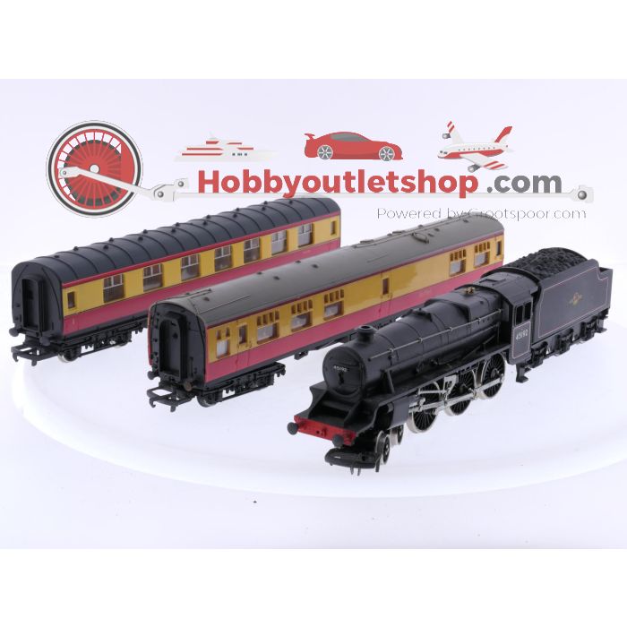Schaal 00 Tri-ang / Hornby R.859, R628 en R.437 stoomlocomotief 4-6-0 'Black Five' met personenrijtuigen van de BR #7631