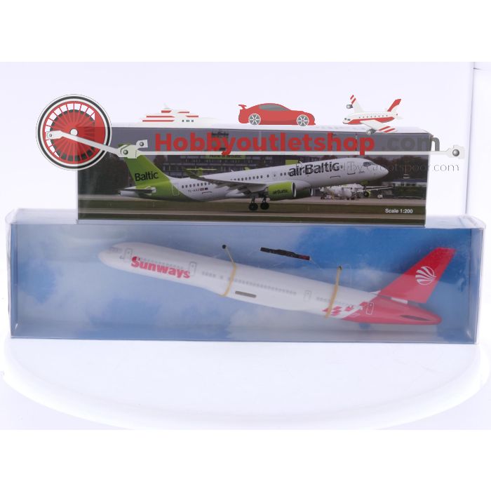 Schaal 1:200 PPC Holland 2945 en 222765 set van 2 vliegtuigen Boeing 757-200 Sunways (Sweden) Reg. N/A en Airbus A220-300 airBaltic Reg. YL-AAZ #7887