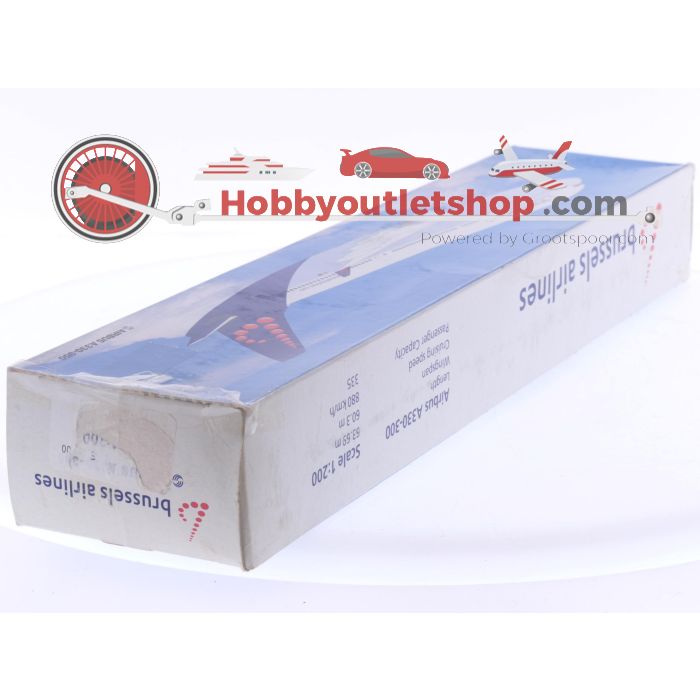 Schaal 1:200 set van 2 Brussels Airlines Airbus A320neo Reg. OO-SBA (Herpa 613767) en Airbus A330-300 Reg. N/A #8041