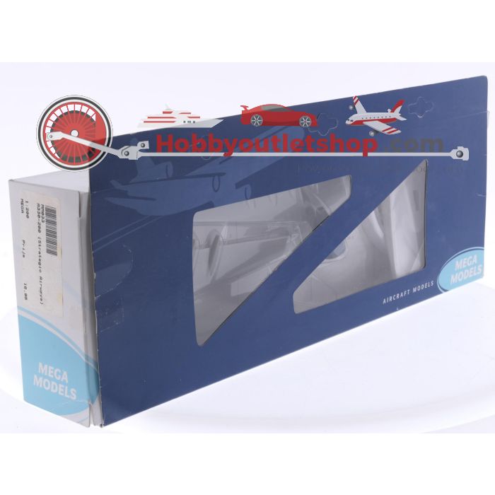 Schaal 1:200 Mega Models MM033 en PPC Holland 700855 set van 2 vliegtuigen van Strategic Airways Airbus A330-200 Reg. VH-SSA en Airbus A320 Reg. N/A  #8053