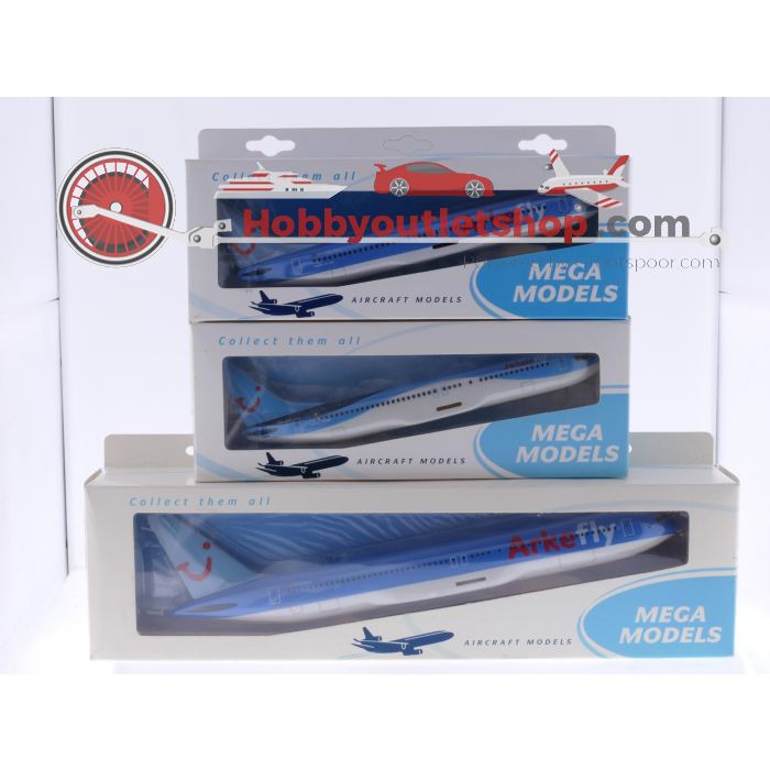 Schaal 1:200 Mega Models set van 3 TUI vliegtuigen Boeing 737-800 Arkefly Reg. PH-TFC, Boeing 737-800 Jetairfly Reg. OO-JAY en Boeing 767-300ER Arkefly Reg. PH-AHQ #8069