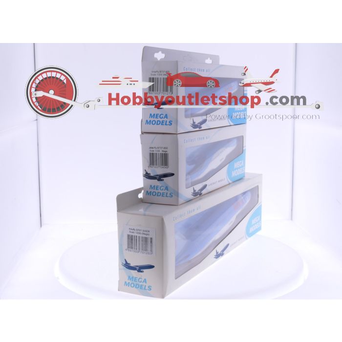 Schaal 1:200 Mega Models set van 3 TUI vliegtuigen Boeing 737-800 Arkefly Reg. PH-TFC, Boeing 737-800 Jetairfly Reg. OO-JAY en Boeing 767-300ER Arkefly Reg. PH-AHQ #8069