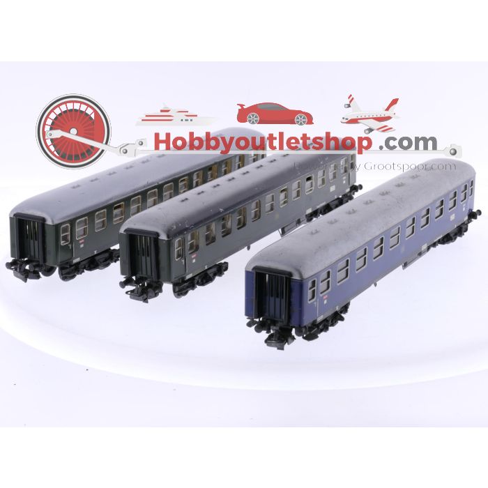 Schaal H0 Märklin 4022 en 4032 set van 3 personenrijtuigen van de DB #8107