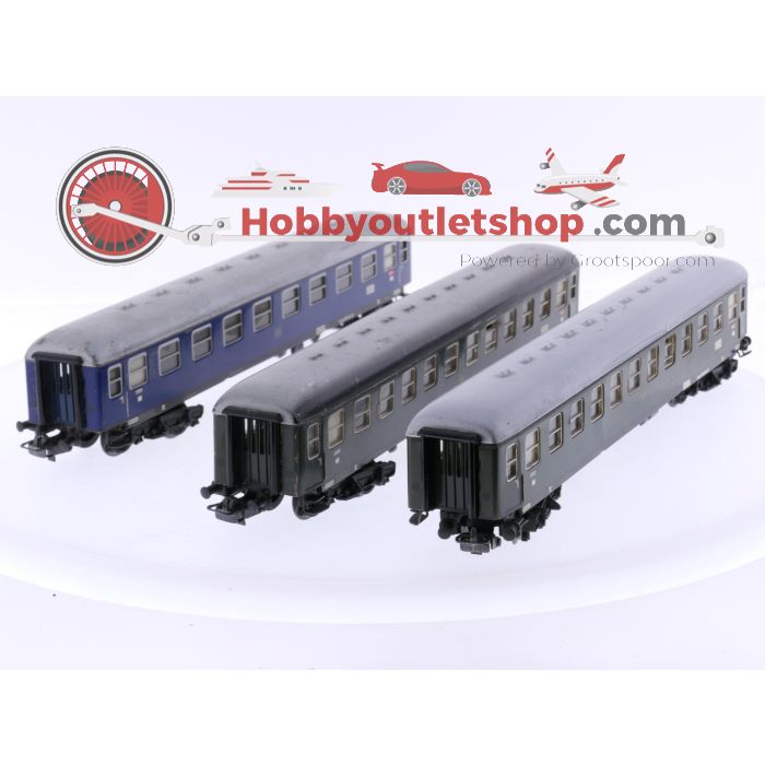 Schaal H0 Märklin 4022 en 4032 set van 3 personenrijtuigen van de DB #8107