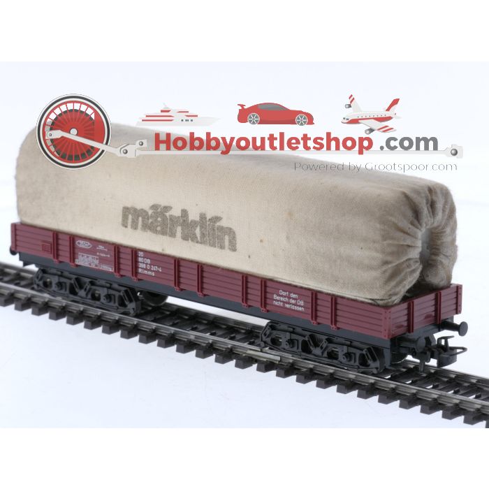 Schaal H0 Märklin 4423, 4473 en 4475 set van 4 lageboordwagens één met huif van de DB #8132