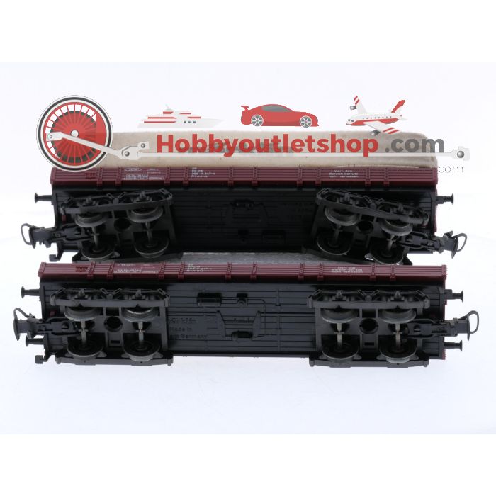 Schaal H0 Märklin 4423, 4473 en 4475 set van 4 lageboordwagens één met huif van de DB #8132