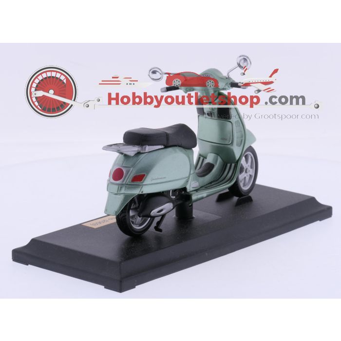 Schaal 1:18 Maisto en Solido 39540, 53454 en 84043 set motoren en