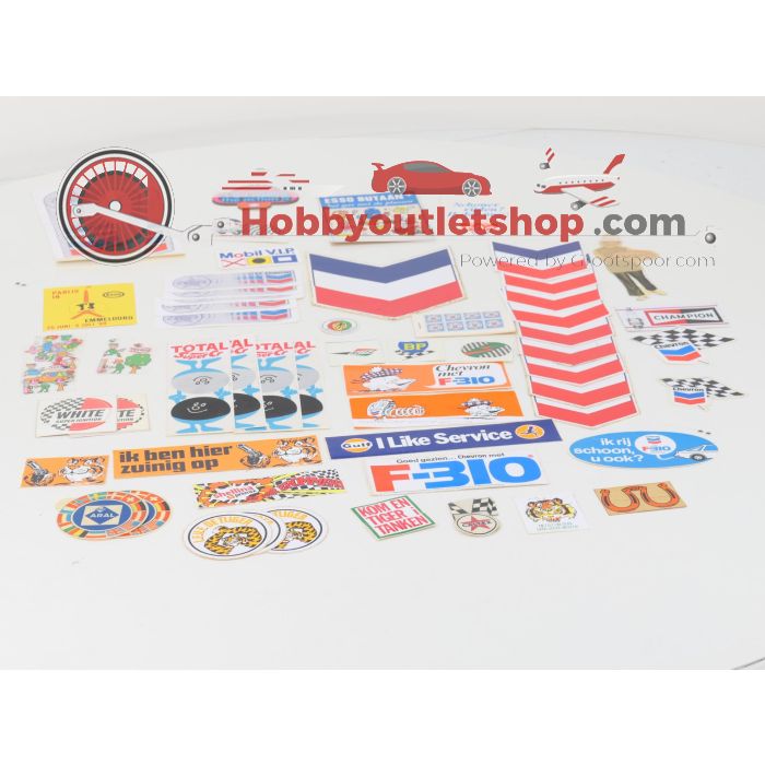 Sticker set XXXL thema brandstof merken o.a BP, Esso, Chevron, Aral, Mobil en Champion ongeveer 35 stuks. #6905