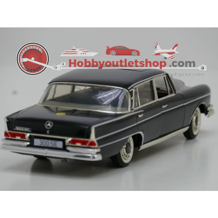 Schaal 1:18 Revell 9050 Mercedes 300 SE #944