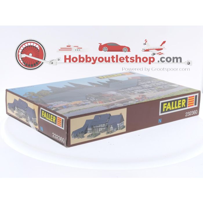 Schaal N Faller 232360 boerenhoeve met 2 x Noch 36624 figurenset, Preiser 9160 en assortiment figuren en tractoren #5555
