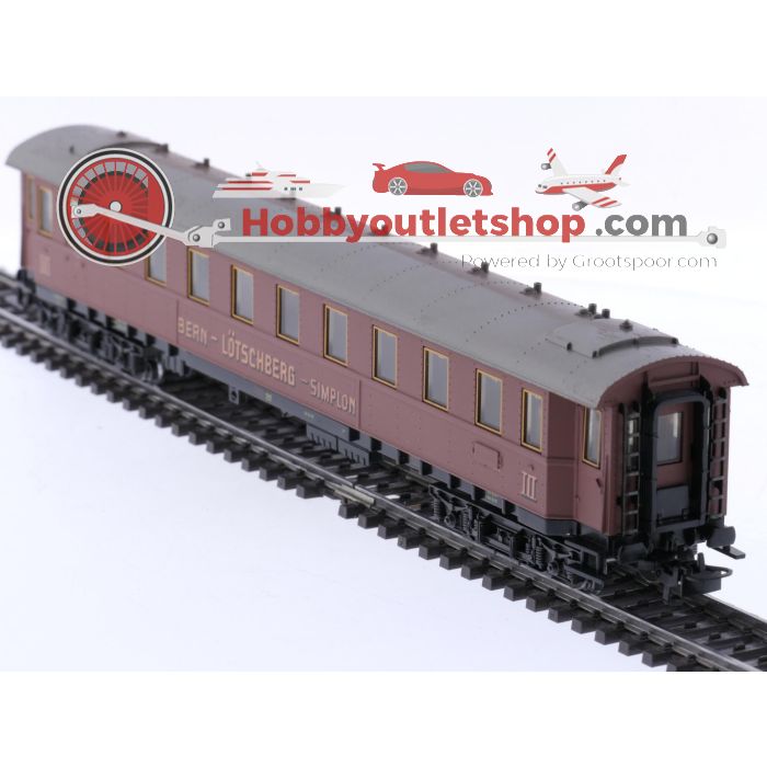 Schaal H0 Märklin 4139, 4140 en 4141 3-delige set rijtuigen van de BLS #P187