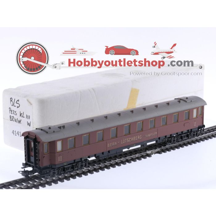Schaal H0 Märklin 4139, 4140 en 4141 3-delige set rijtuigen van de BLS #P187