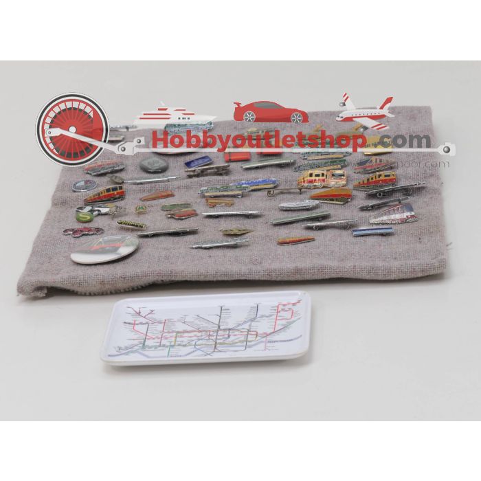 Ca. 50 speldjes, broches, pins e.d. van treinen, auto's, boten, trams etc. en een schaaltje van "the London underground" #4676 - sku: 20230727031717 - Gebruikt - Goede staat - Afbeelding 4