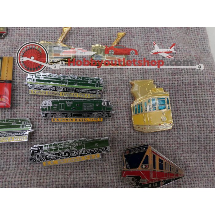 Ca. 50 speldjes, broches, pins e.d. van treinen, auto's, boten, trams etc. en een schaaltje van "the London underground" #4676 - sku: 20230727031717 - Gebruikt - Goede staat - Afbeelding 7