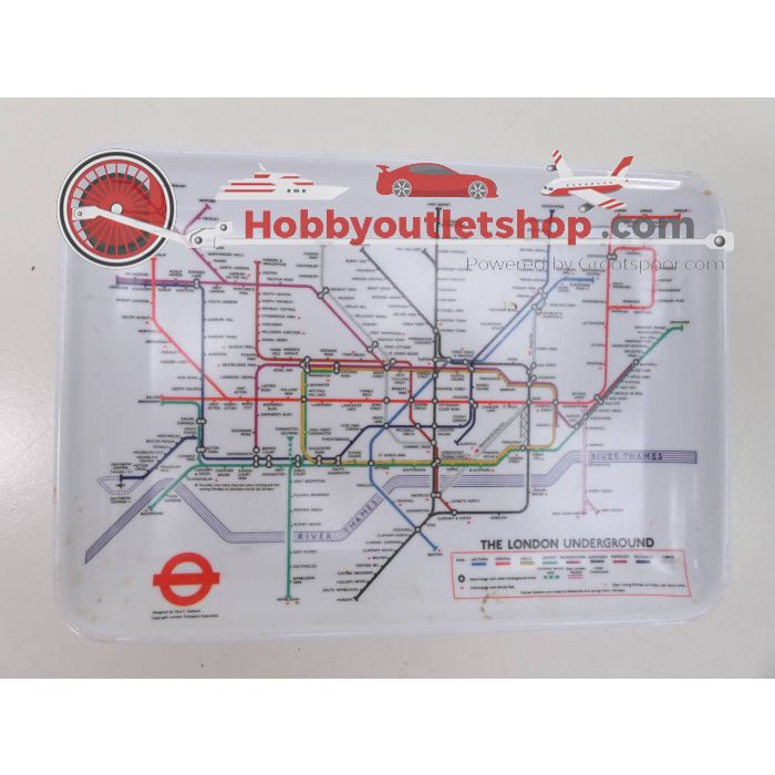 Ca. 50 speldjes, broches, pins e.d. van treinen, auto's, boten, trams etc. en een schaaltje van "the London underground" #4676 - sku: 20230727031717 - Gebruikt - Goede staat - Afbeelding 12