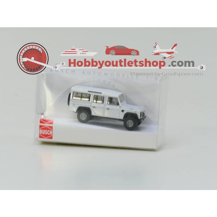 Schaal 1:87 Busch Land Rover Defender Station Wagon 110 en een Airfix Volkswagen Camper Van #2892