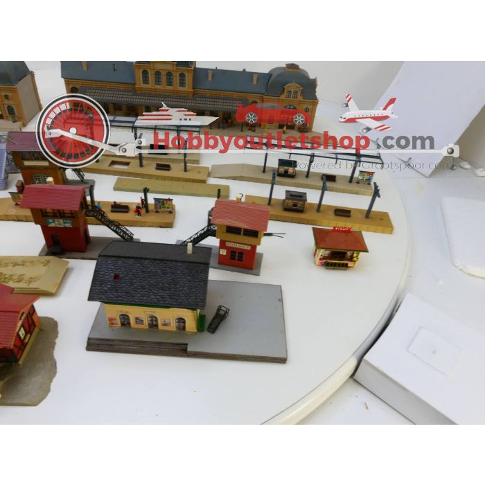 Schaal H0 SET Station ''baden'' - perrons - diverse items #2792