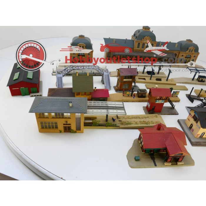 Schaal H0 SET Station ''baden'' - perrons - diverse items #2792