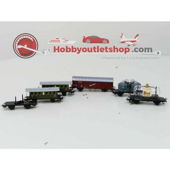 Schaal H0 Märklin 4622 Silowagen, 44523 Ketelwagen, 4637 Koelwagen, 4665 draaischemelwagen en 2x 4040 Personenwagon #2905 - sku: 20230208103107 - Gebruikt - Goede staat - Afbeelding 2