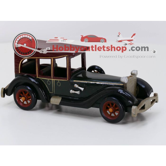Vintage houten auto. Lengte 31 cm. breedte 13 cm en hoogte 13 cm #3710