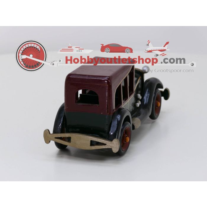 Vintage houten auto. Lengte 31 cm. breedte 13 cm en hoogte 13 cm #3710