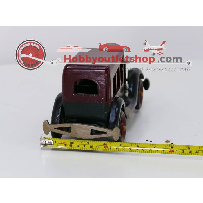 Vintage houten auto. Lengte 31 cm. breedte 13 cm en hoogte 13 cm #3710