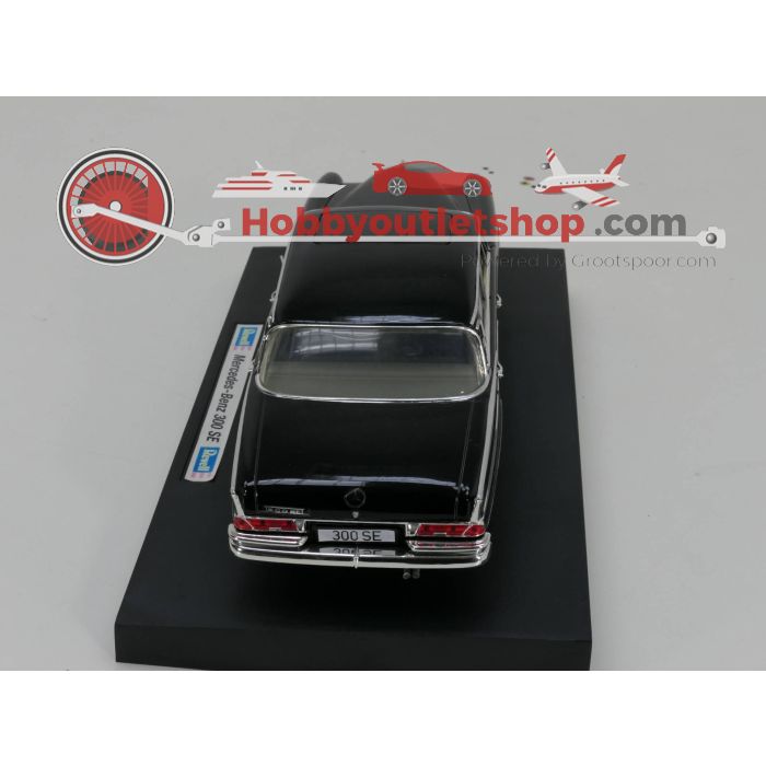 Schaal 1:18 Revell Mercedes-Benz 300 SE #3177