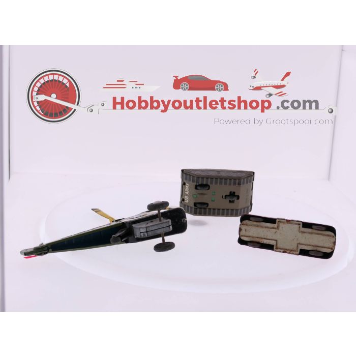Blikken speelgoed, US-tank M15, Standard-Oil tankwagen en een Tin Toy helicopter (hoofdrotor zit los) #3700