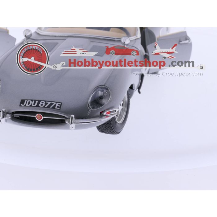 Schaal 1:18 Bburago Jaguar ''E''  1961 #3258
