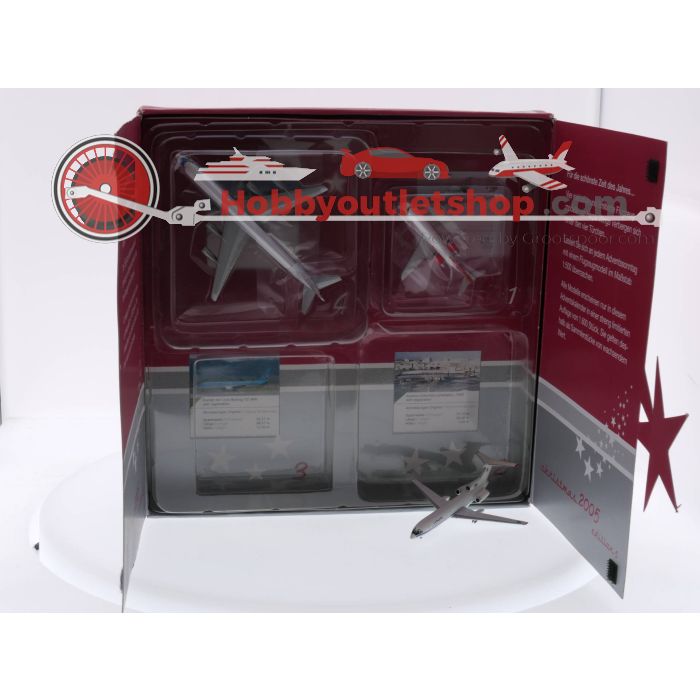 Schaal 1:500 Herpa 514941 Christmas 2005 met 3 verschillende vliegtuigjes. Een Fokker 70, Luftwaffe 11 02 en een United N8078U #4655