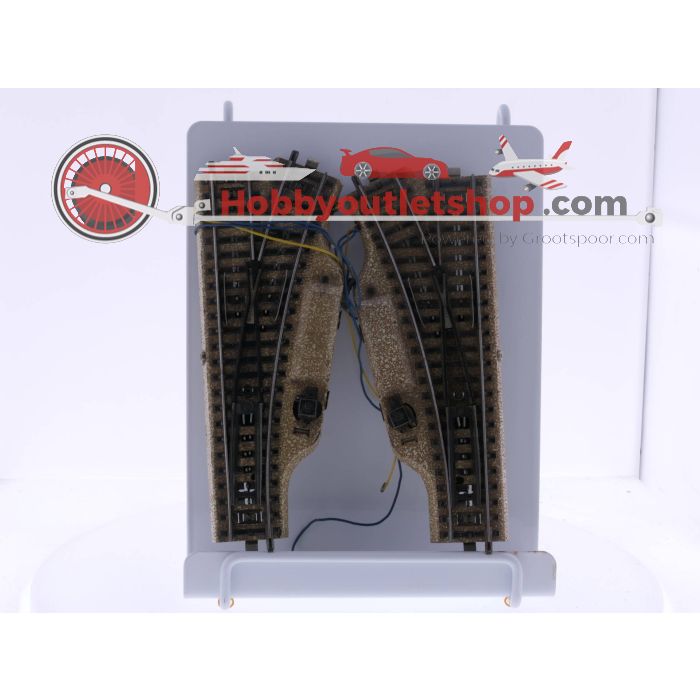 Schaal H0 Märklin 5117 Elektrische wissels rechts en links M-rails #4715