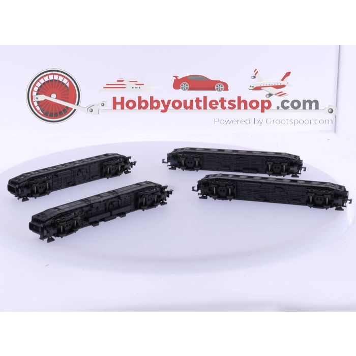 Schaal N Roco 2256 2e klas rijtuig, Roco 2257 1e klas rijtuig, Roco 2258 1e en 2e klas rijtuig en een Roco 2260 POST wagon #4754