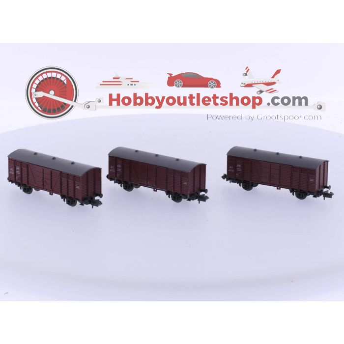 Schaal N Roco 2306 3 x  gesloten wagen van de Nederlandse spoorwegen #4757