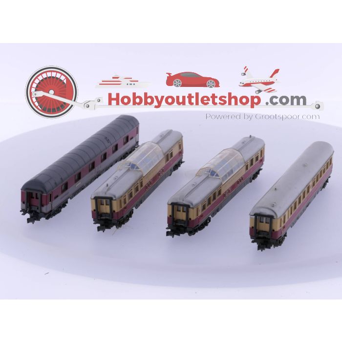 Schaal N Minitrix 3018 Passagierswagen, Minitrix 3019 2 x Passagierswagen met panoramadak van de DB en een Minitrix 3095 Slaapwagen van de DSG #4766