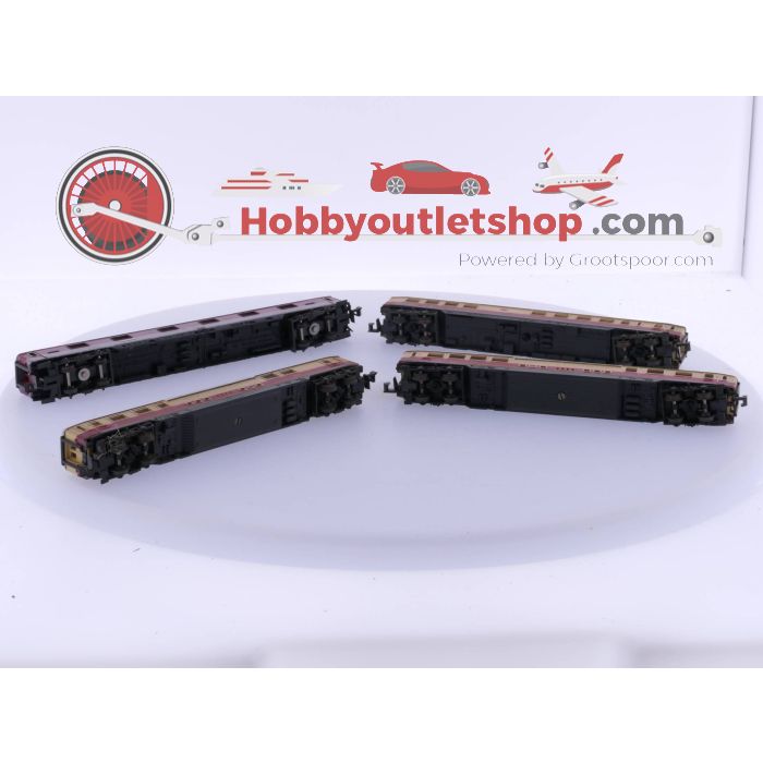 Schaal N Minitrix 3018 Passagierswagen, Minitrix 3019 2 x Passagierswagen met panoramadak van de DB en een Minitrix 3095 Slaapwagen van de DSG #4766