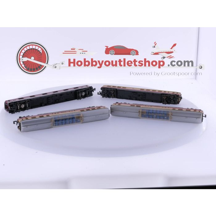 Schaal N Minitrix 3018 Passagierswagen, Minitrix 3019 2 x Passagierswagen met panoramadak van de DB en een Minitrix 3095 Slaapwagen van de DSG #4766