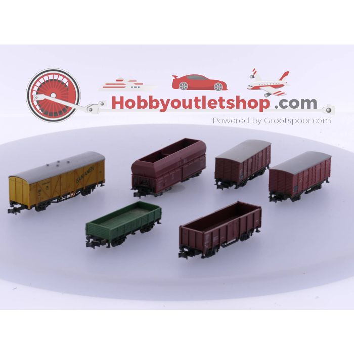 Schaal N Minitrix 3513 Open bakwagen, Minitrix 3253 2 x gesloten wagen, Minitrix 3529 Kolenbak wagen, Minitrix 5458 Zelflosser en Minitrix 3166 Koelwagen #4780