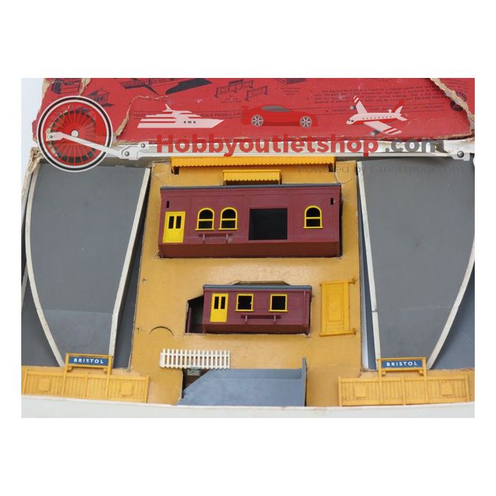 Schaal 00 Tri-ang R81 Station Set #23